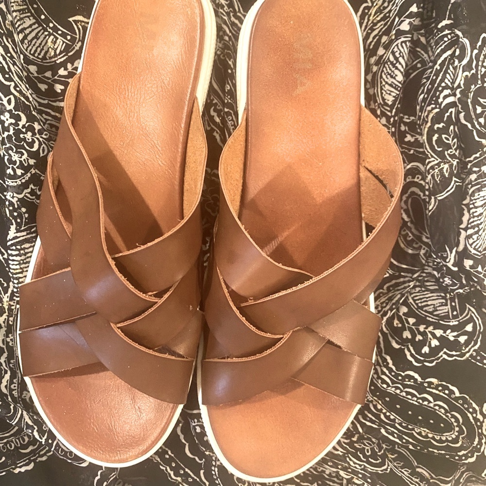 MIA Platform Slides Size 9 1/2
